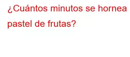 ¿Cuántos minutos se hornea el pastel de frutas?